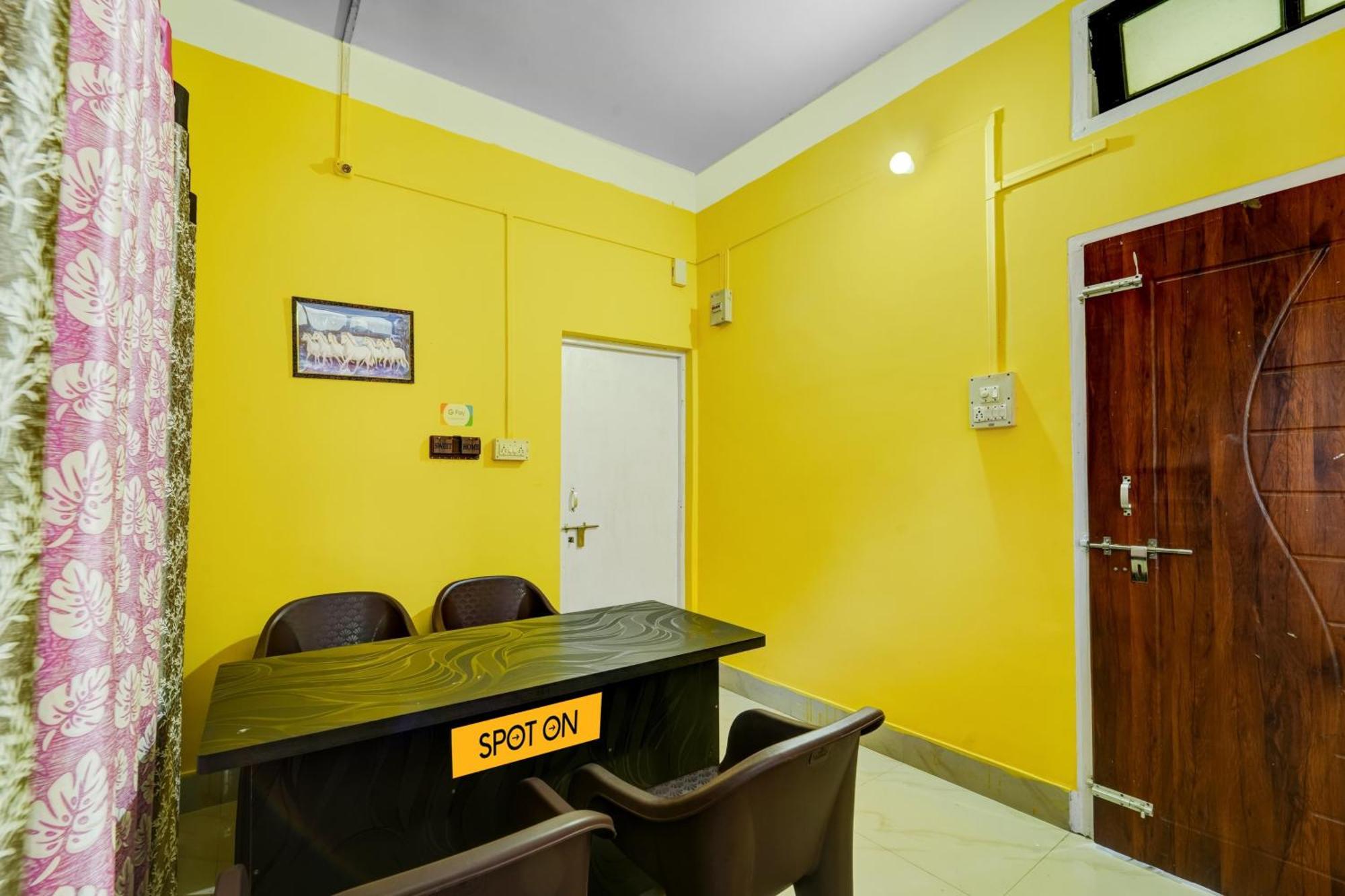 Hotel O Home Trimurti Guest House Guwahati Extérieur photo