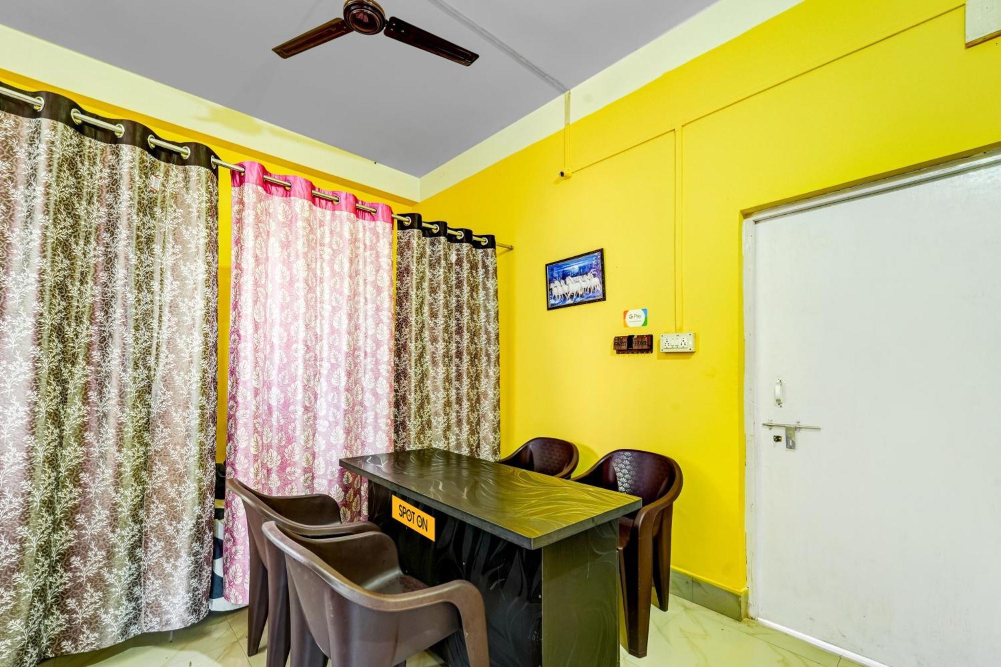 Hotel O Home Trimurti Guest House Guwahati Extérieur photo